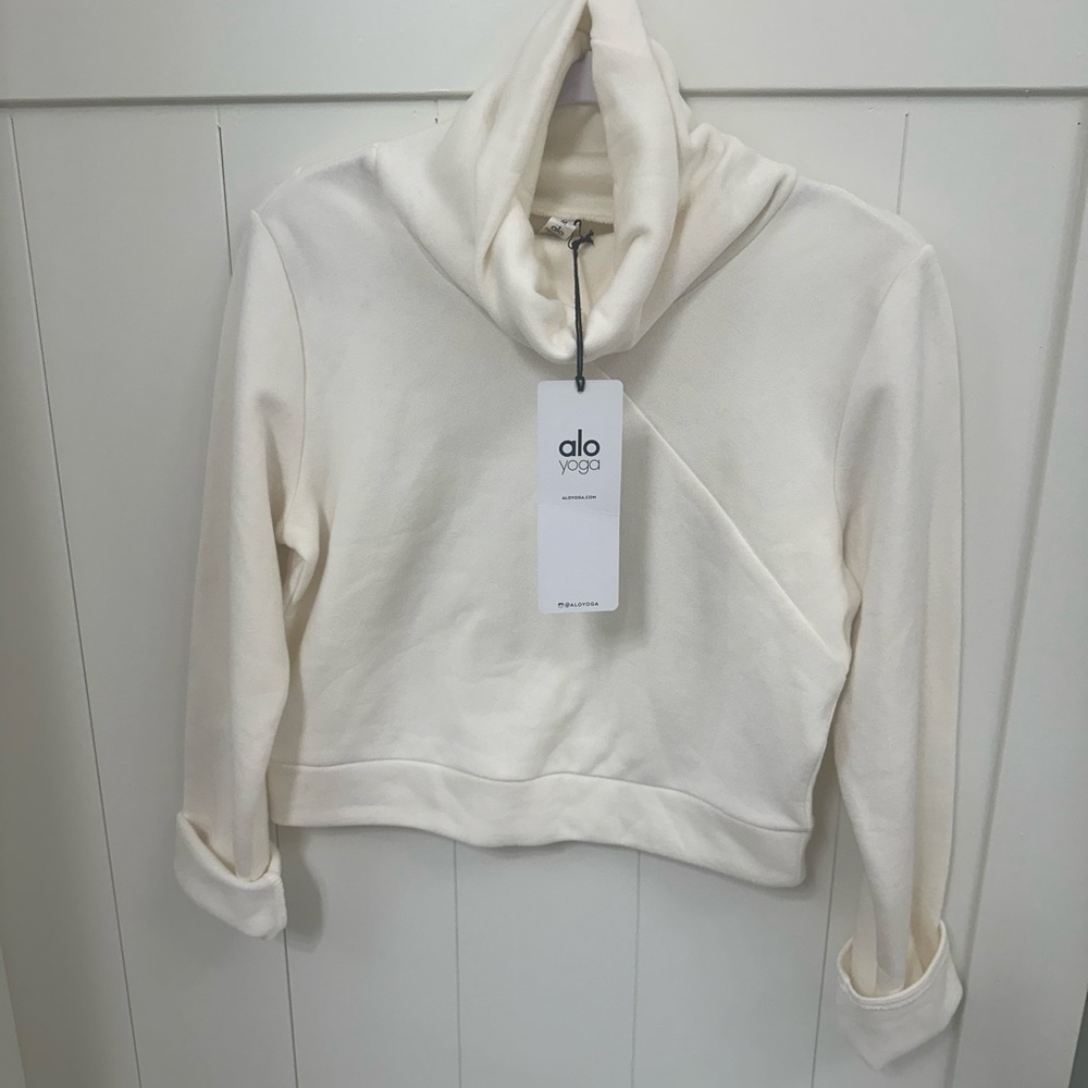 NWT Alo Yoga Soleil Long Sleeve top. Pristine. Medium